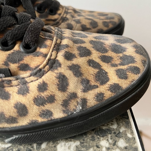 VANS - Picture 8 of 11